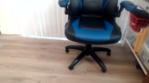 i erupt if you suck ur nipples 4 me and look at the camera while watching me online show from October 25, 12:23 am