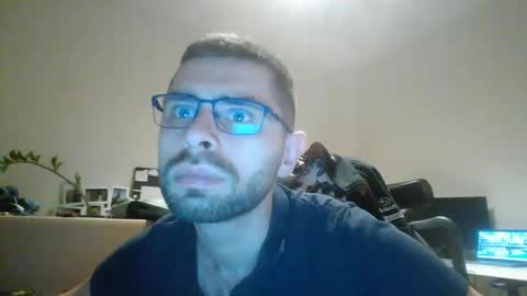 Snapshot of 1kamilkamil11 chatting on December 19, 7:29 pm kam online show from December 19, 7:29 pm