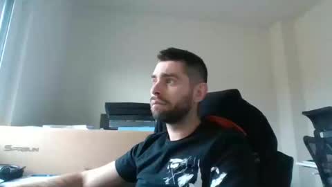 Snapshot of 1kamilkamil11 chatting on February 12, 2:32 pm kam online show from February 12, 2:32 pm