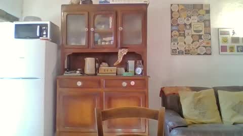 22esserre online show from December 18, 12:23 pm