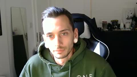 Snapshot of 2323gary chatting on January 7, 12:48 pm 2323gary online show from January 7, 12:48 pm