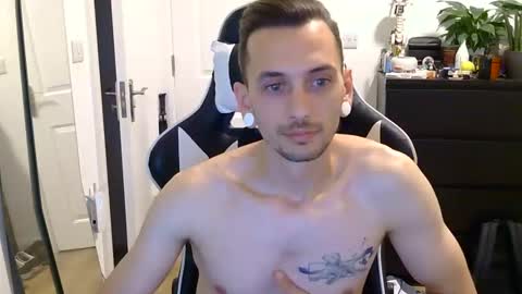 Snapshot of 2323gary chatting on October 3, 3:22 am 2323gary online show from October 3, 3:22 am