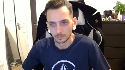 Snapshot of 2323gary chatting on February 22, 12:38 am 2323gary online show from February 22, 12:38 am