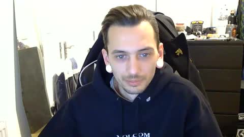 Snapshot of 2323gary chatting on January 19, 7:58 pm 2323gary online show from January 19, 7:58 pm