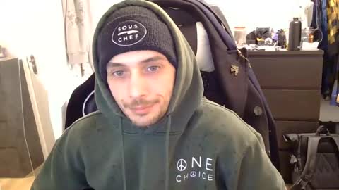 Snapshot of 2323gary chatting on December 8, 1:24 am 2323gary online show from December 8, 1:24 am