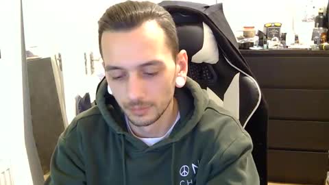 Snapshot of 2323gary chatting on January 8, 9:55 pm 2323gary online show from January 8, 9:55 pm