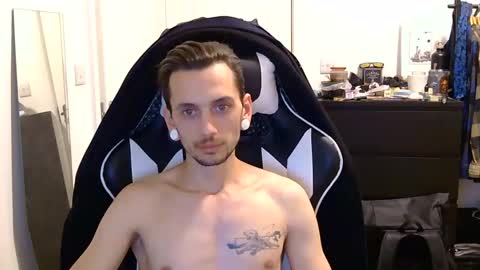 Snapshot of 2323gary chatting on January 30, 10:20 pm 2323gary online show from January 30, 10:20 pm