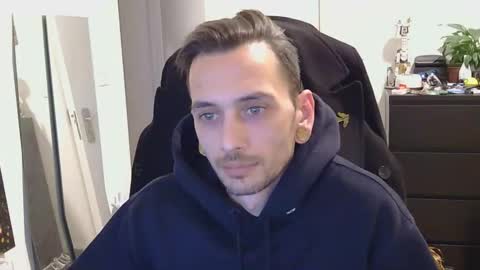 Snapshot of 2323gary chatting on October 17, 10:25 pm 2323gary online show from October 17, 10:25 pm