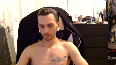 Snapshot of 2323gary chatting on December 26, 6:12 pm 2323gary online show from December 26, 6:12 pm