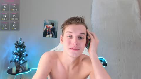 Snapshot of 4ever_dude chatting on January 7, 3:26 am Andrew online show from January 7, 3:26 am