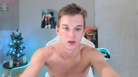 Snapshot of 4ever_dude chatting on December 25, 3:18 am Andrew online show from December 25, 3:18 am