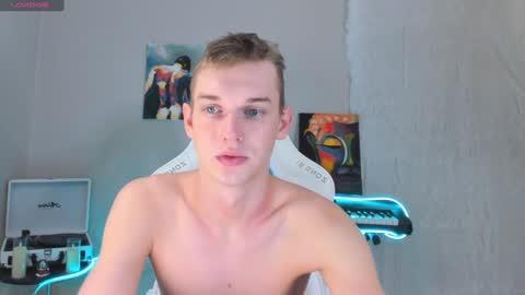 Snapshot of 4ever_dude chatting on January 29, 4:47 am Andrew online show from January 29, 4:47 am