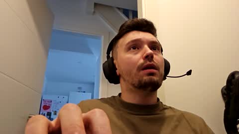 8inchdude93 online show from October 13, 11:49 am