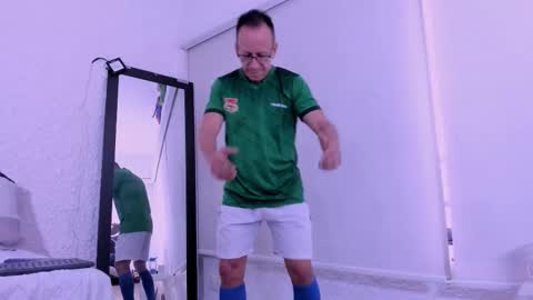 _axelking_ online show from March 4, 12:01 pm