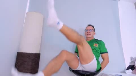 _axelking_ online show from November 20, 11:53 am