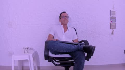 _axelking_ online show from February 20, 11:34 am