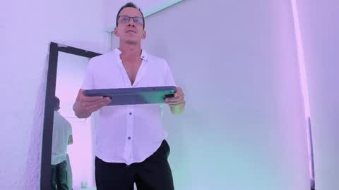 _axelking_ online show from March 5, 12:12 pm