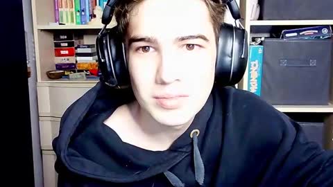 Snapshot of _crise_next_door_ chatting on October 4, 3:17 pm _crise_next_door_ online show from October 4, 3:17 pm