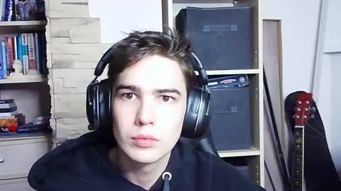 Snapshot of _crise_next_door_ chatting on October 2, 6:01 pm _crise_next_door_ online show from October 2, 6:01 pm