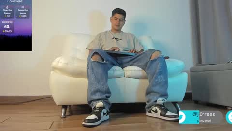 Snapshot of _juanes__ chatting on January 26, 10:57 pm _juanes__ online show from January 26, 10:57 pm