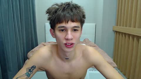 Snapshot of _kurt chatting on January 6, 4:36 am Kurt online show from January 6, 4:36 am