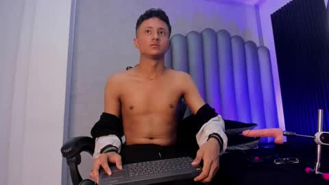 _leohot_ online show from October 28, 3:31 am