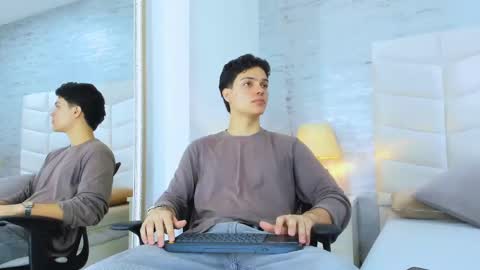 Noah Heyden online show from January 27, 1:19 pm