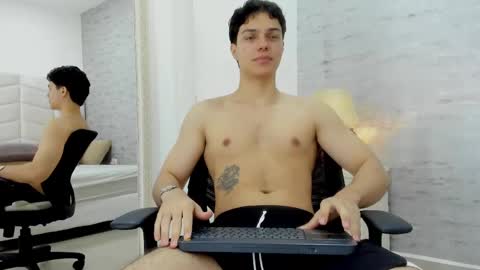 Noah Heyden online show from February 4, 10:02 pm