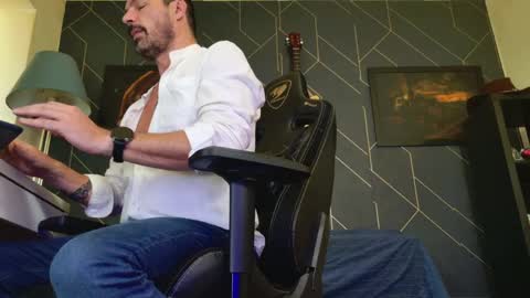 Aaron online show from April 1, 8:38 am