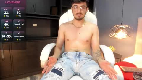 aaronfuentes7 online show from September 24, 6:39 pm