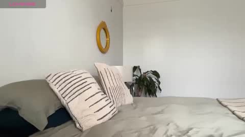 Snapshot of aaronstone_ chatting on October 13, 12:11 pm Scrufffypup online show from October 13, 12:11 pm