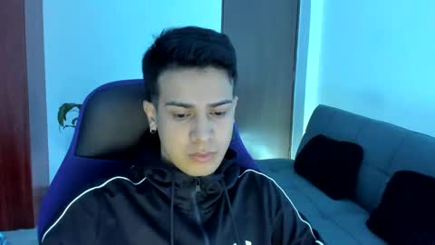 Independence model AbelAsburgo online show from November 17, 12:46 am