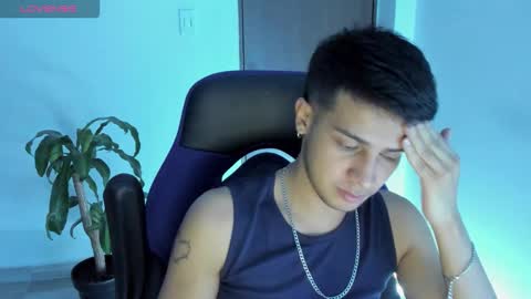 Independence model AbelAsburgo online show from November 3, 12:59 am