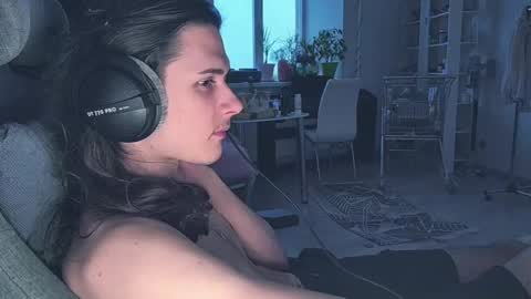 hi  cum in pvt noi extra tip online show from April 17, 2:53 pm