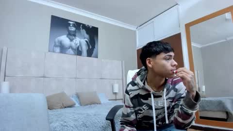 adam_piarse online show from October 15, 8:49 pm