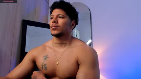 adambrocs1 online show from April 18, 7:07 pm