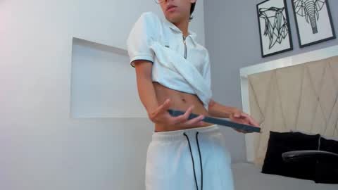 Adams Bobby online show from December 20, 12:01 pm