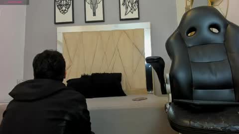 Adams Bobby online show from April 19, 11:09 am