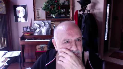 add_me_2 online show from April 19, 5:56 pm