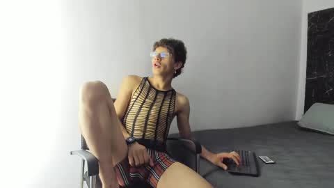 Adrian W  online show from June 2, 4:13 am
