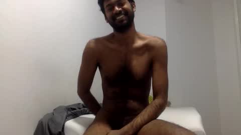 aggaggs online show from April 27, 6:24 pm