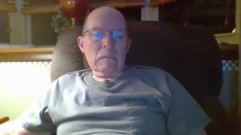 aguynrkfrd online show from October 15, 9:06 am