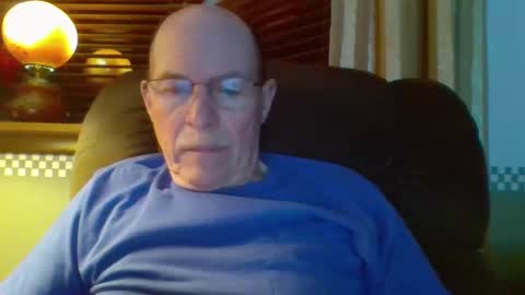 aguynrkfrd online show from December 24, 10:11 am