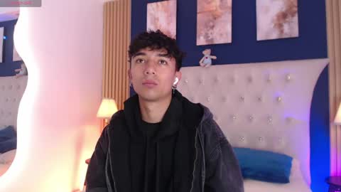 Aiden online show from April 21, 1:06 pm