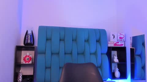 alannaughty_ online show from December 19, 8:23 pm