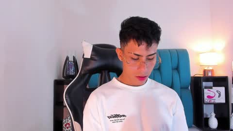 alannaughty_ online show from February 1, 5:18 am