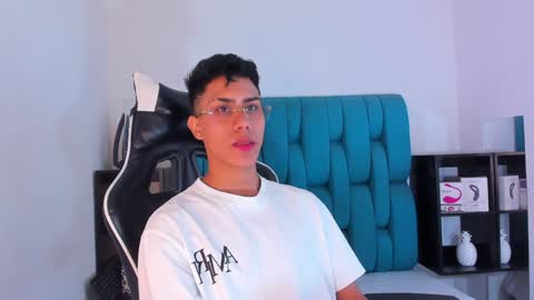 alannaughty_ online show from February 9, 4:25 am