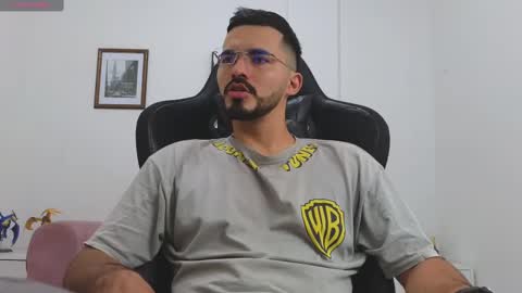 alejandroo_7 online show from October 15, 6:48 pm