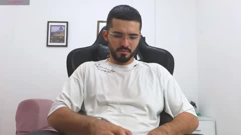 alejandroo_7 online show from December 21, 7:44 pm