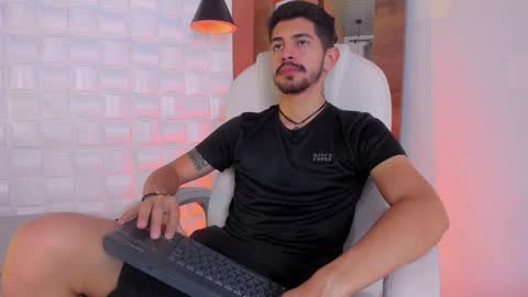 Snapshot of alejandrostorm chatting on October 21, 9:39 pm Alejo online show from October 21, 9:39 pm